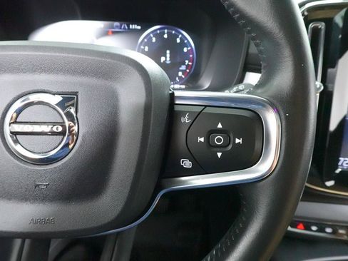Used 2019 Volvo XC40 T5 Momentum AWD/4WD image 14