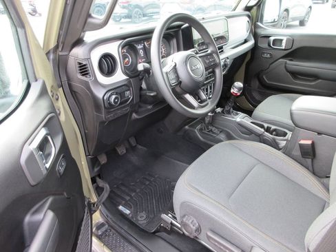 Used 2025 Jeep Wrangler Sport AWD/4WD image 11