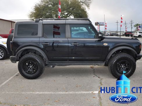 Used 2023 Ford Bronco Wildtrak image 6