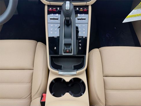 New 2026 Porsche Macan AWD/4WD image 20