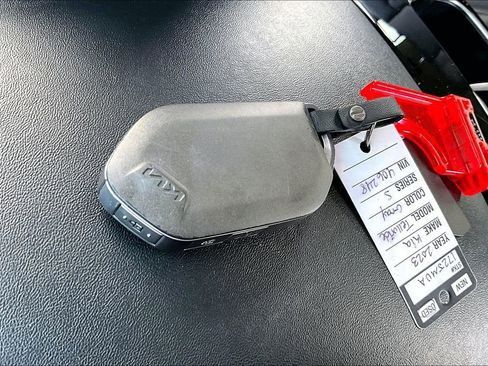 Used 2023 Kia Telluride S AWD/4WD image 36