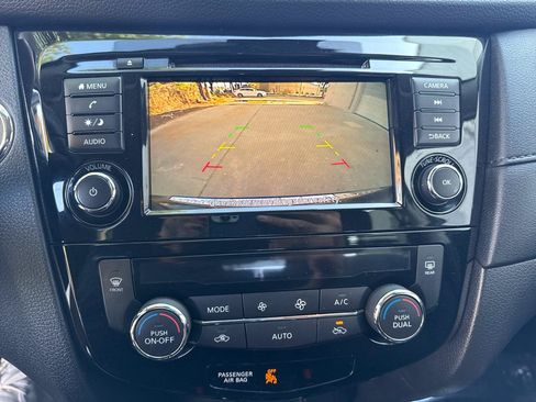 Used 2020 Nissan Rogue SV AWD/4WD image 38