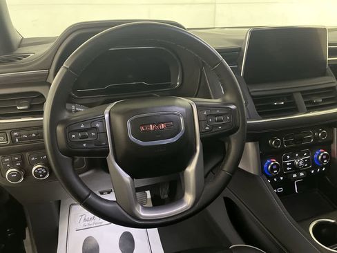 Used 2024 GMC Yukon XL SLT image 16