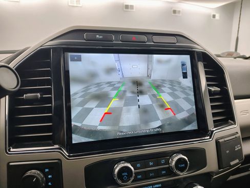 Used 2022 Ford F250 Lariat w/ Chrome Package image 3