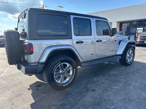 Used 2019 Jeep Wrangler Unlimited Sahara AWD/4WD image 5