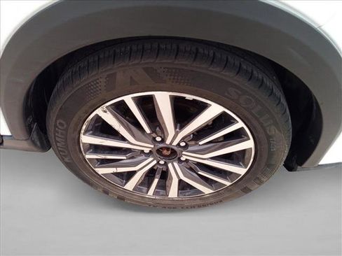 Used 2021 Nissan Kicks SV FWD image 9