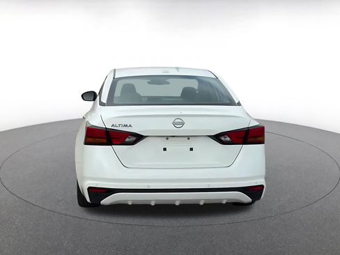 Used 2025 Nissan Altima 2.5 SV FWD image 10