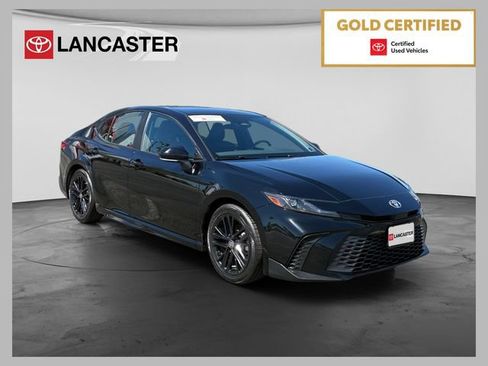 Certified 2025 Toyota Camry SE FWD image 1