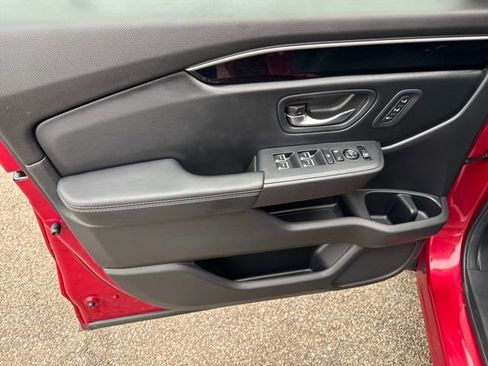 Certified 2025 Honda Pilot Touring image 6