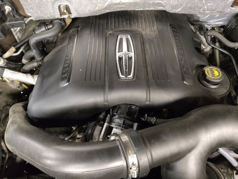 Used 2016 Lincoln Navigator Select image 30