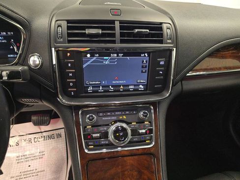 Used 2017 Lincoln Continental Select image 13