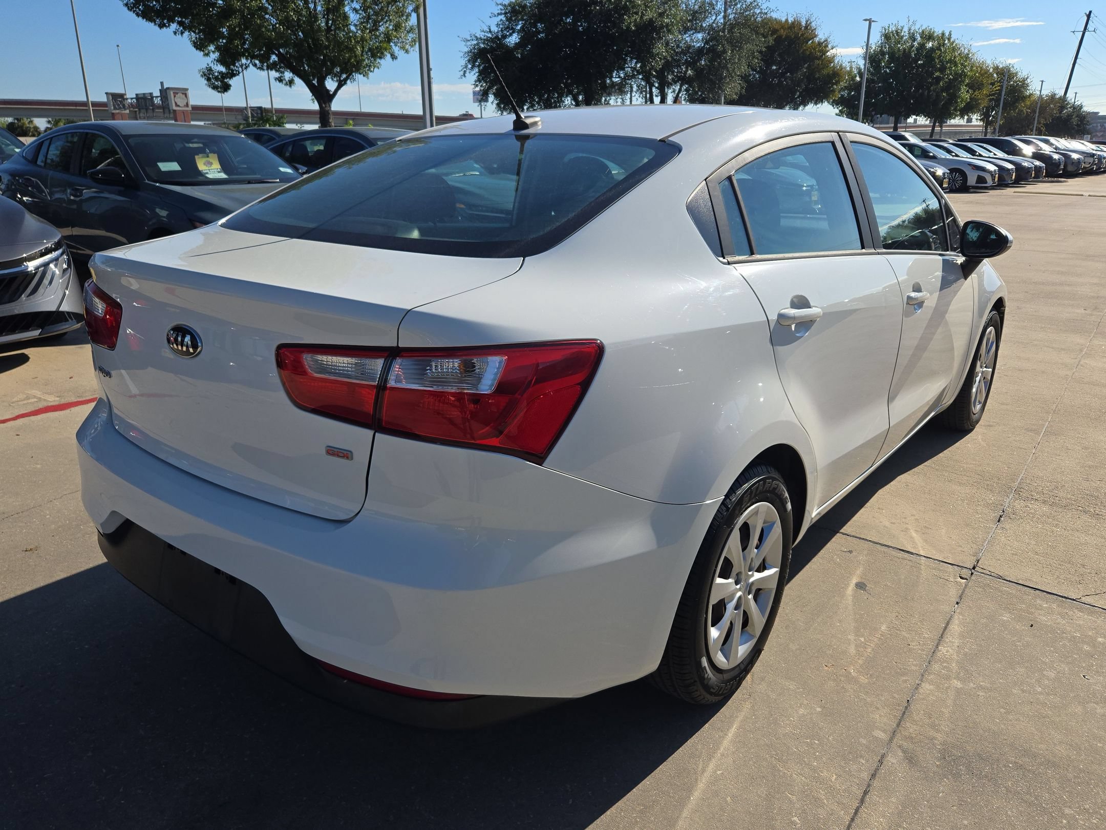 Used 2017 Kia Rio LX w/ Power Package FWD image 3