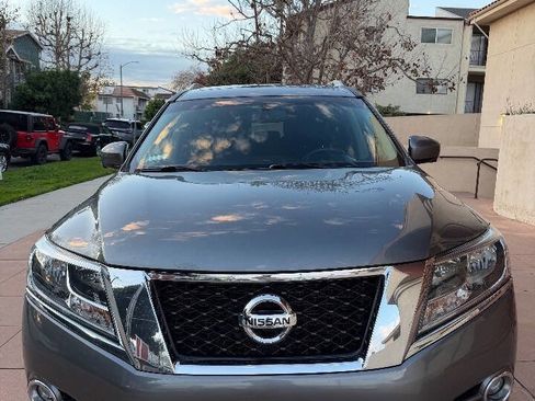 Used 2016 Nissan Pathfinder Platinum w/ Cargo Package image 5