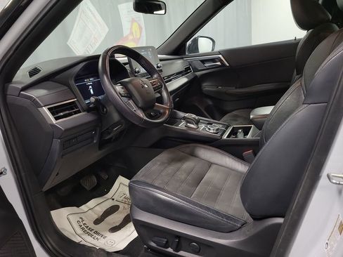 Used 2023 Mitsubishi Outlander SE image 12