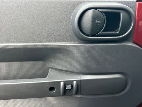 Used 2009 Jeep Wrangler Unlimited Sahara w/ Mopar Chrome Edition Group image 8