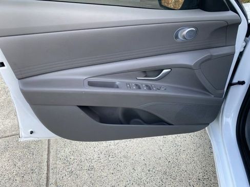 Used 2024 Hyundai Elantra SEL image 18