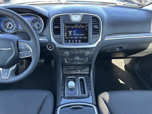 Certified 2022 Chrysler 300 Touring image 15