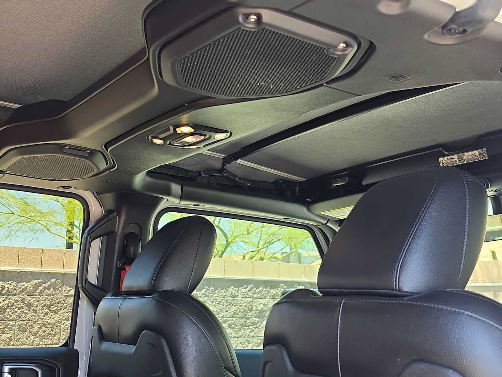 Used 2023 Jeep Wrangler Unlimited Rubicon 4xe AWD/4WD image 16