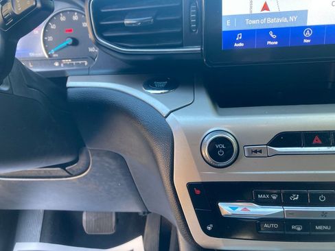 Used 2022 Ford Explorer XLT w/ Equipment Group 202A image 21