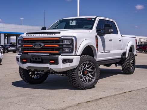 New 2026 Ford F250 Lariat w/ Black Appearance Package AWD/4WD image 2