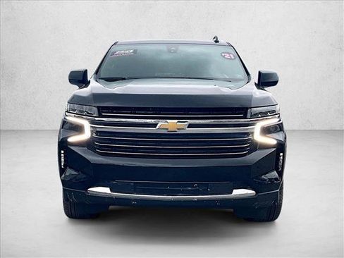 Used 2021 Chevrolet Suburban LT image 3