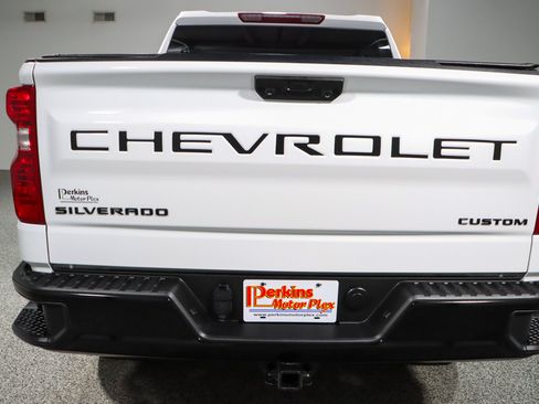 Used 2023 Chevrolet Silverado 1500 Custom Trail Boss w/ LPO, Dark Essentials Package AWD/4WD image 8