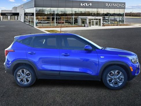 Certified 2024 Kia Seltos LX image 2