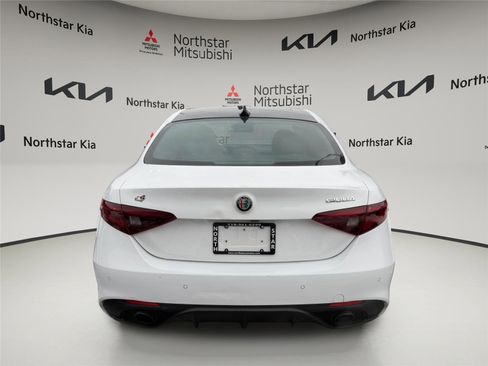 Used 2022 Alfa Romeo Giulia Veloce image 3