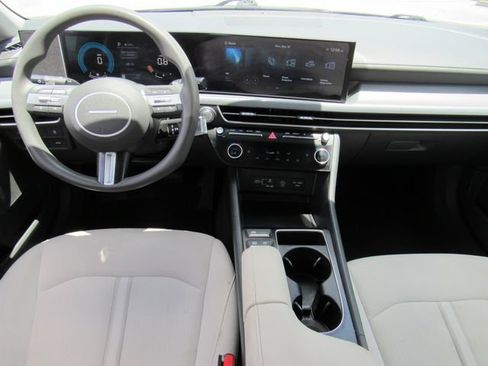 Used 2025 Hyundai Sonata SEL FWD image 14