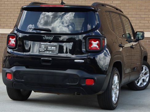 Used 2018 Jeep Renegade Latitude w/ UConnect 8.4 Nav Group FWD image 9