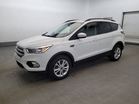 Used 2018 Ford Escape SE image 2