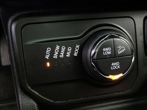 Used 2018 Jeep Renegade Trailhawk AWD/4WD image 16