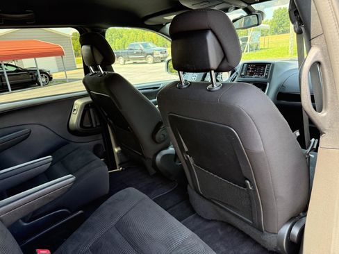 Used 2020 Dodge Grand Caravan SE FWD image 24
