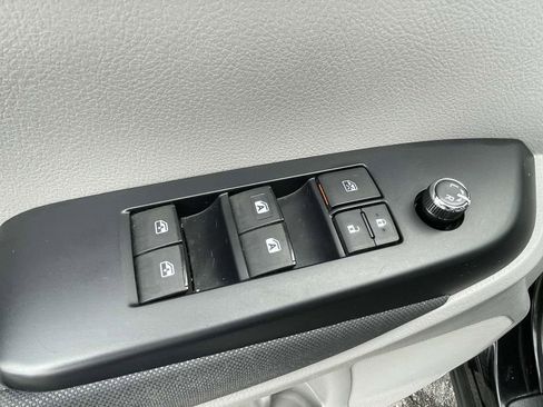 Used 2019 Toyota Highlander LE image 17