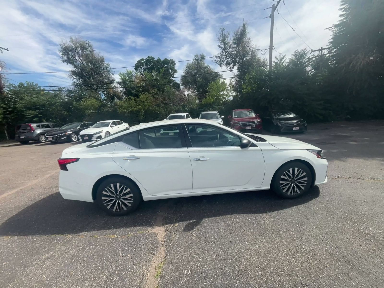 Used 2025 Nissan Altima 2.5 SV FWD image 15