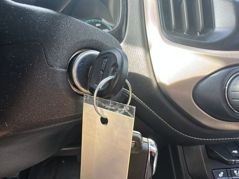 Used 2022 GMC Canyon Denali image 19