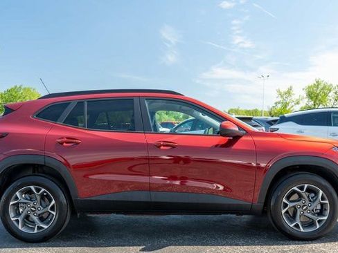 Used 2024 Chevrolet Trax LT w/ Driver Confidence Package FWD image 5