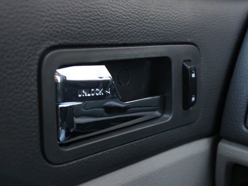 Used 2011 Ford Fusion SE FWD image 5