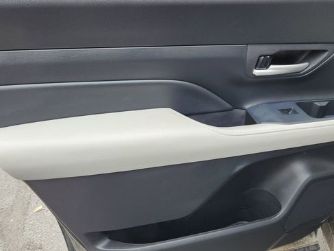 Used 2025 Toyota Grand Highlander AWD image 13