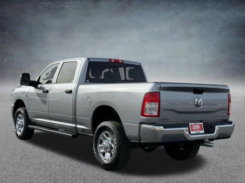 Used 2024 RAM 2500 Tradesman w/ Chrome Appearance Group image 7