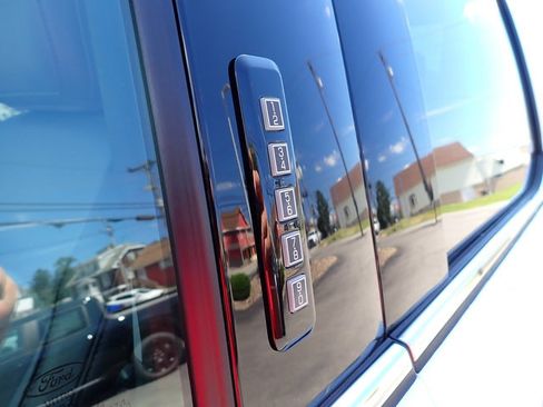 Used 2022 Ford F150 Lariat AWD/4WD image 14