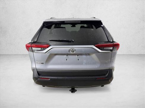 Used 2020 Toyota RAV4 LE FWD image 4