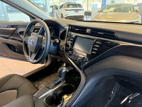 Used 2020 Toyota Camry LE w/ Convenience Package FWD image 29