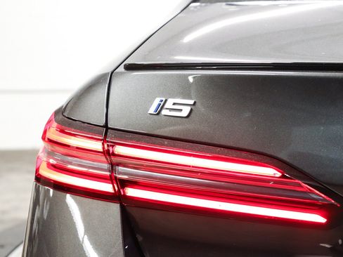 New 2027 BMW i5 M60 w/ M Sport Package RWD image 7