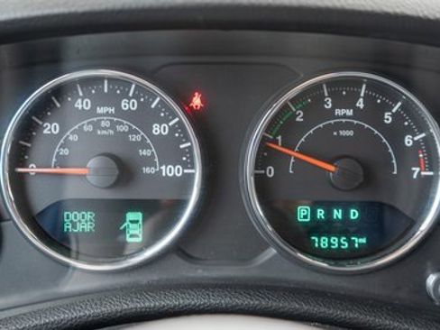 Used 2017 Jeep Wrangler Unlimited Rubicon w/ Connectivity Group image 21