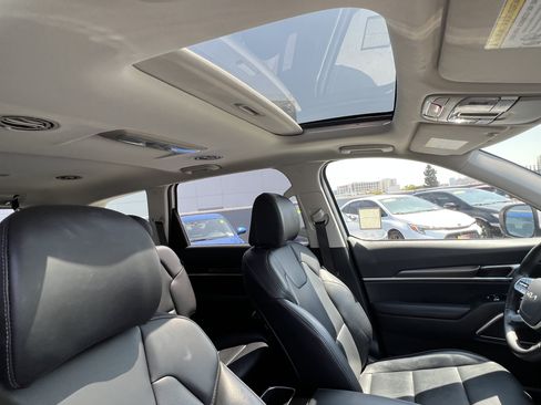 Used 2025 Kia Telluride S FWD image 19
