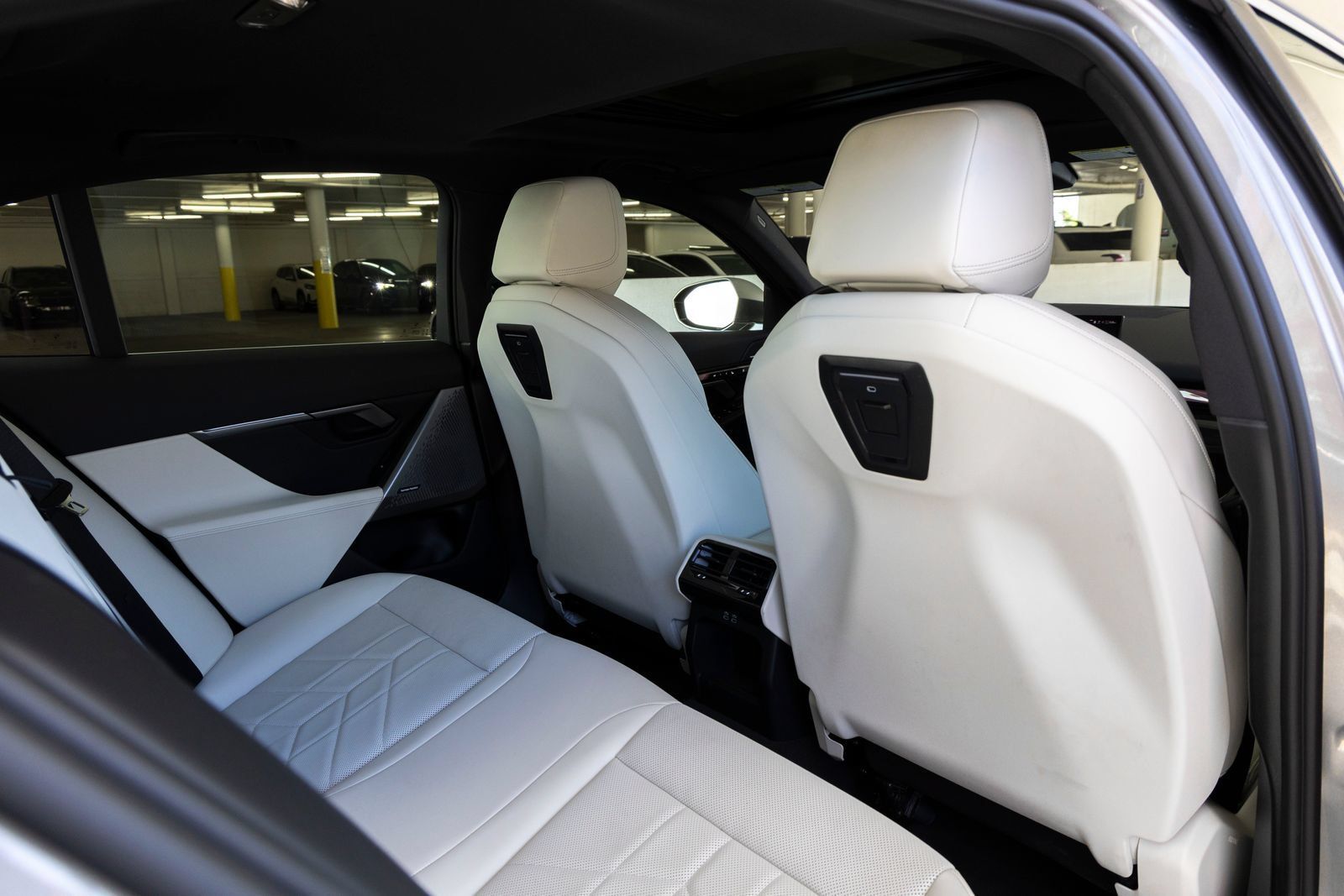 Certified 2025 BMW i5 eDrive40i w/ Premium Package RWD image 26