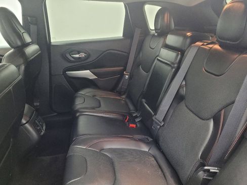 Used 2017 Jeep Cherokee Trailhawk image 18