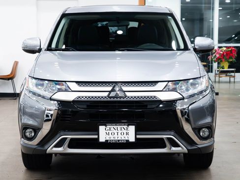 Used 2019 Mitsubishi Outlander SE image 2