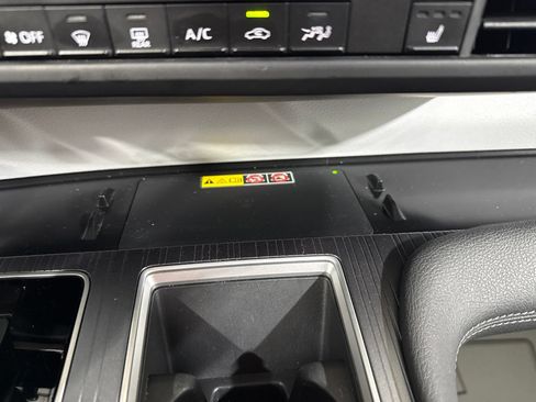 Used 2025 Toyota Sienna XLE FWD image 30